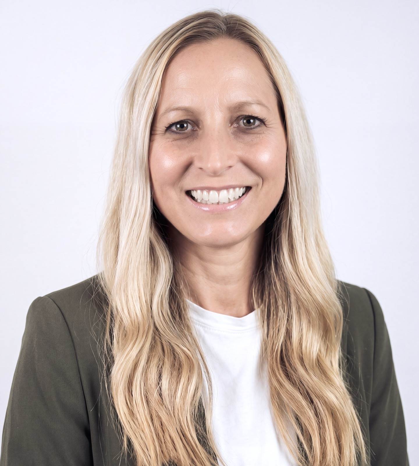 Sam Turley, Invention Lead, Mindshare; Kate Westgate, Head of Marketing - Homecare, Unilever; Annie Konieczny, Australia National Chapter Lead - Unstereotype Alliance, UN Women; and Sneha Rathod, Head of AI Capabilities & Solutions, SBS